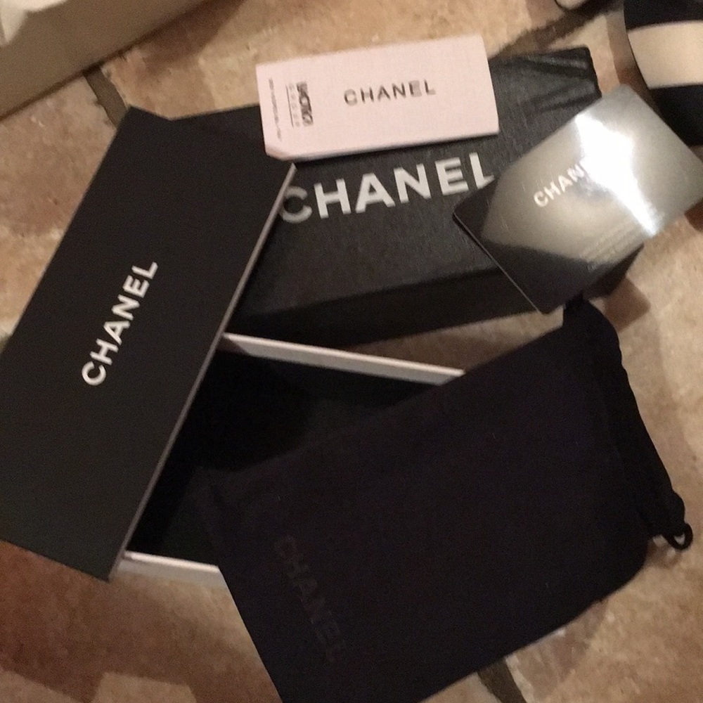 Chanel sunglasses box with sunglasses purse